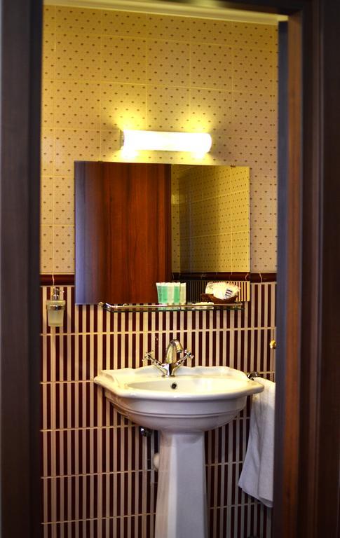 Kera Hotel Nesterenki Екстериор снимка