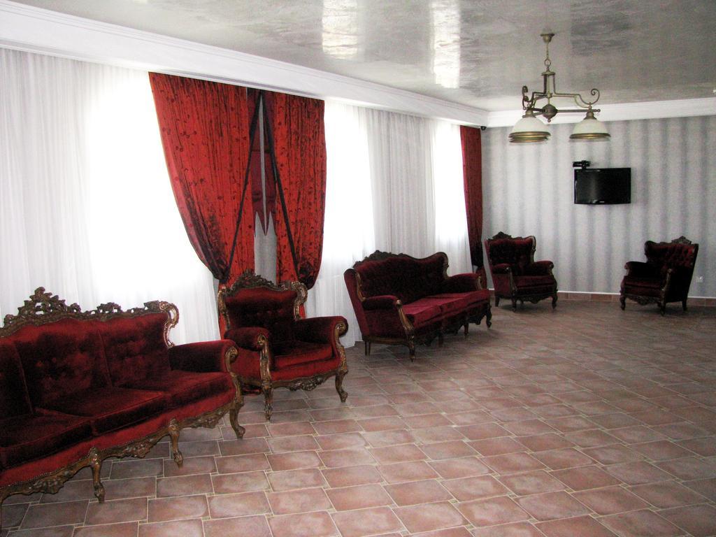 Kera Hotel Nesterenki Екстериор снимка