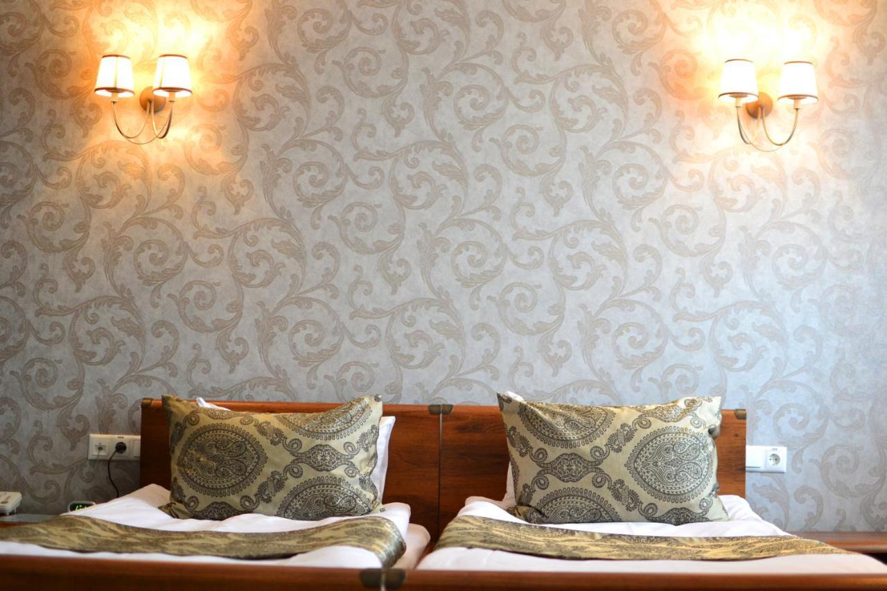 Kera Hotel Nesterenki Екстериор снимка