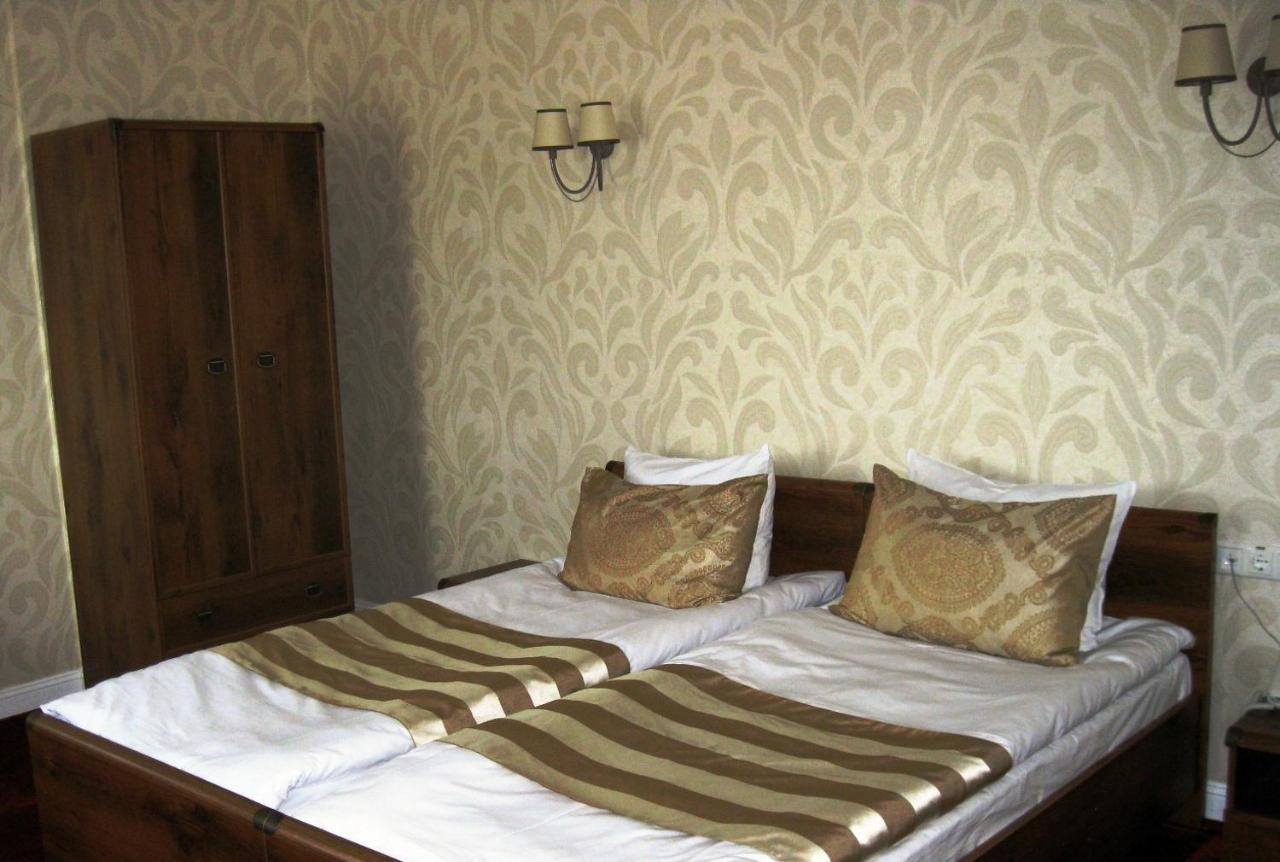 Kera Hotel Nesterenki Екстериор снимка